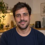 Diego Fernández — Vive solo y cocina después del trabajo