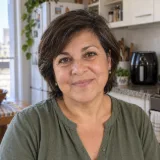 Claudia Benítez — Está aprendiendo a usar su freidora